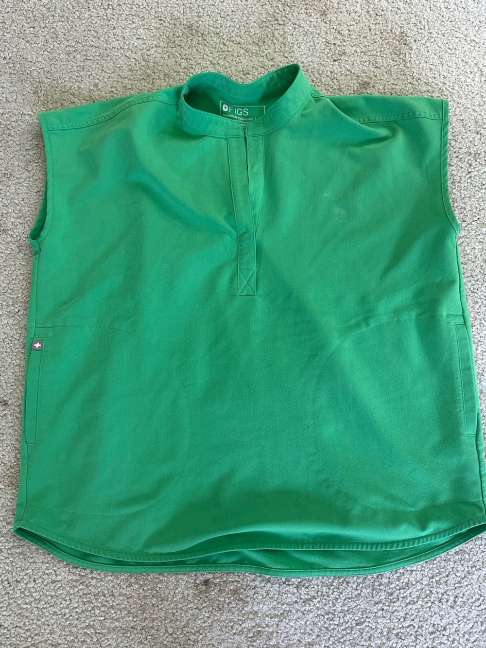 FIGS Emerald Rafaela Scrub Top- SIZE MEDIUM